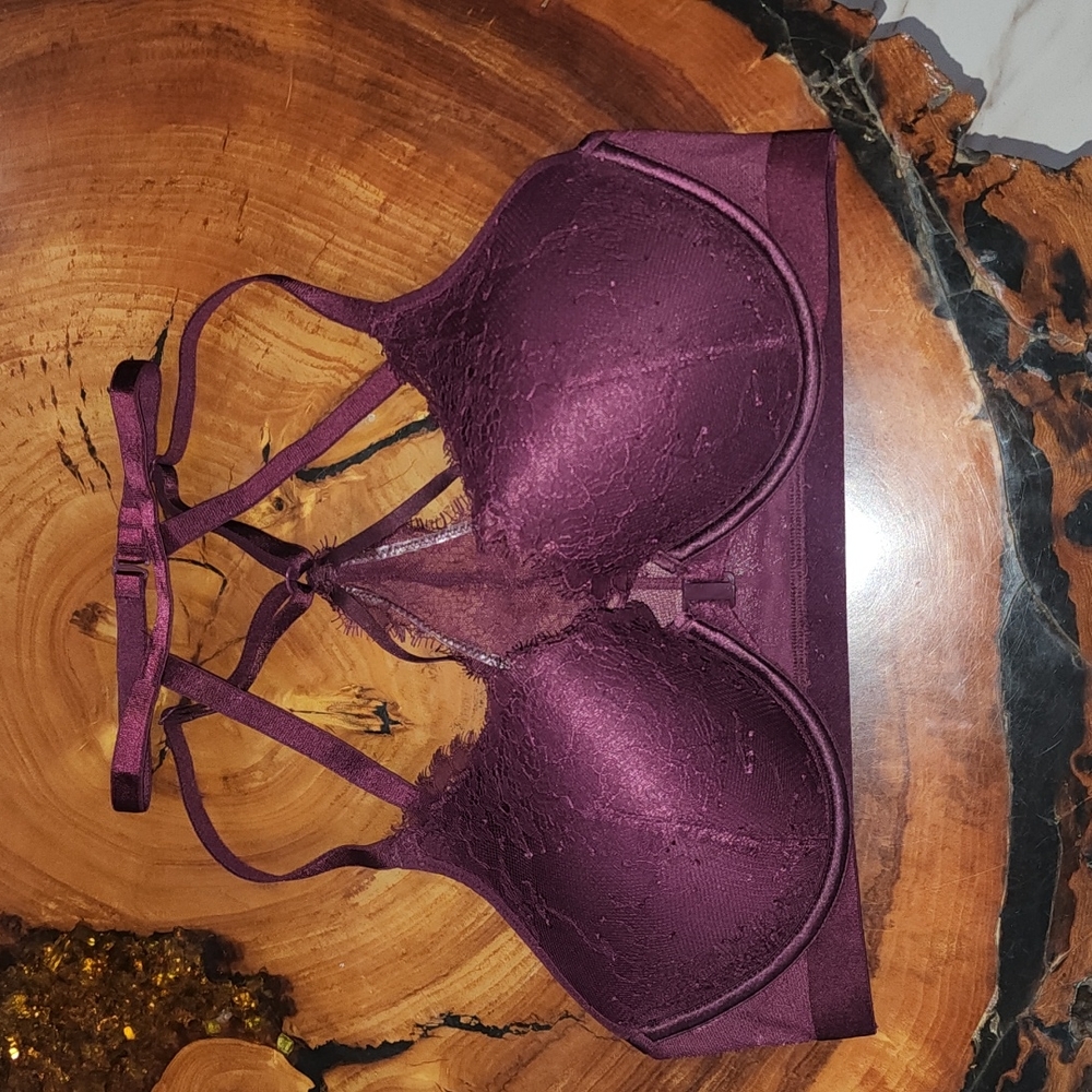 Victoria secret  bra use 1 time  like  new size 34 C